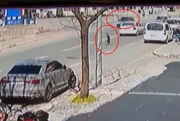 Batman'da otomobilin çocuğa çarptığı kaza anı kamerada