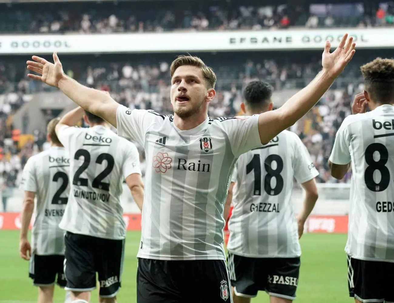 İngilizler ona hasta!