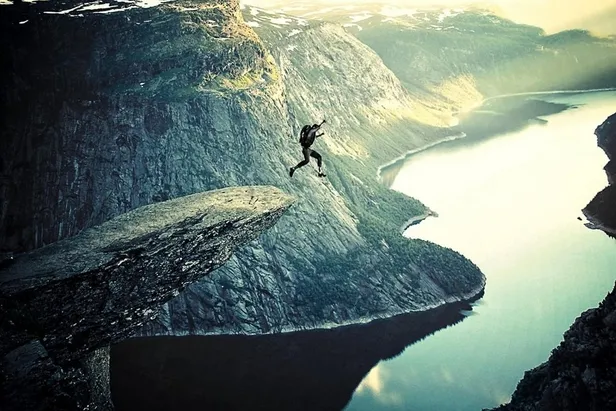 ruyada-ucurum-gormek-ne-anlama-gelir-neye-isarettir-ruyada-ucurumdan-bakmanin-anlami-yorumu-1656419454916.jpg Rüyada uçurum görmek ne anlama gelir, neye işarettir? Rüyada uçurumdan bakmanın anlamı, yorumu-3