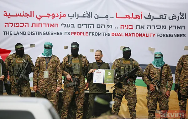 Gazze’de rehine takasına damga vuran an! İsrailli esir Kassam savaşçısını alnından öptü - 8