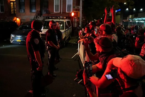 Son dakika: ABD'de siyahi öfke büyüyor: Protestolar sokağa çıkma yasağına rağmen gece boyunca devam etti-4