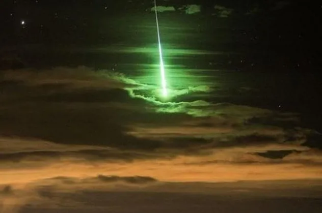 TUA'dan flaş meteor açıklaması! İstanbul semalarındaki yeşil ışığın sırrı çözüldü