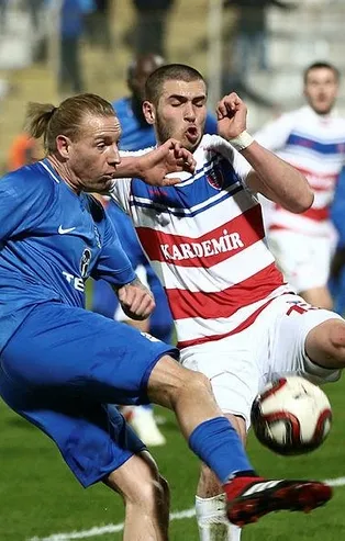 Adana Demir tek attı 3 aldı