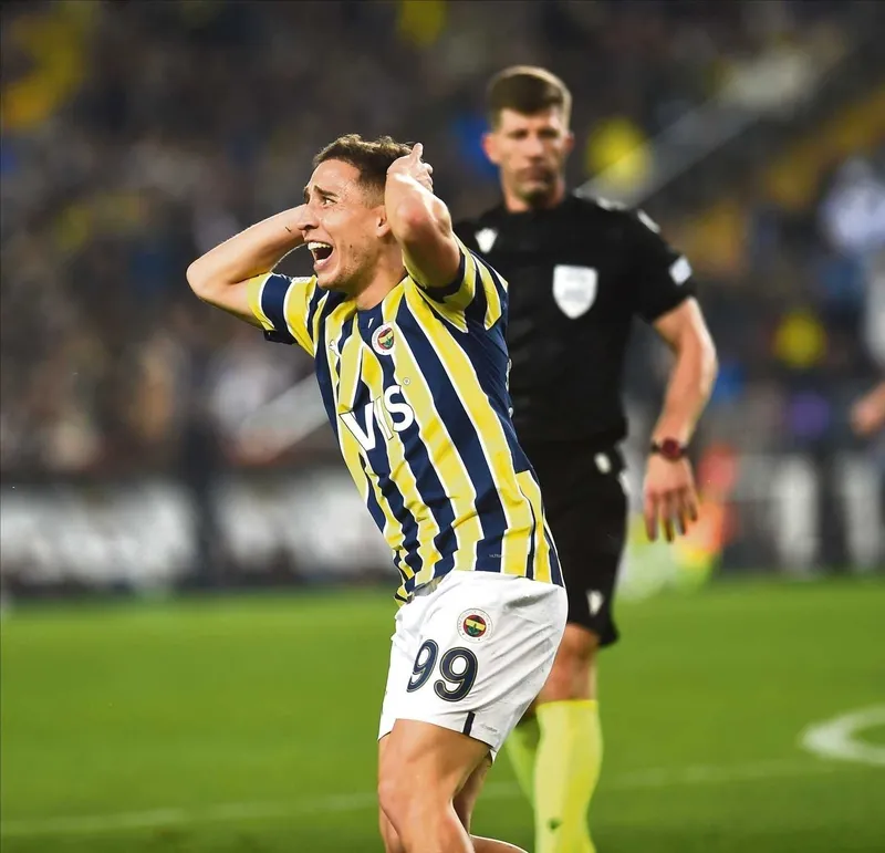 emre-mor-fenerbahceden-ayriliyor-istanbulda-kalacak-1774170741378.jpeg Emre Mor Fenerbahçe'den ayrılıyor! İstanbul'da kalacak-3