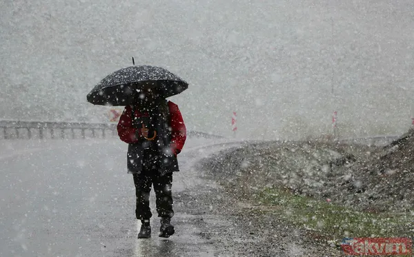 Mayıs ayının ortasında Van Bahçesaray'a 20 santimetre kalınlığında kar yağdı! Yazlık lastiği olanlar yolda kaldı besiciler zor anlar yaşadı - 20