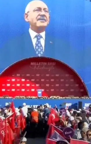 Atatürk üzerinden duyar kasan CHP'nin mitinginde bir tane Atatürk fotoğrafı yok!