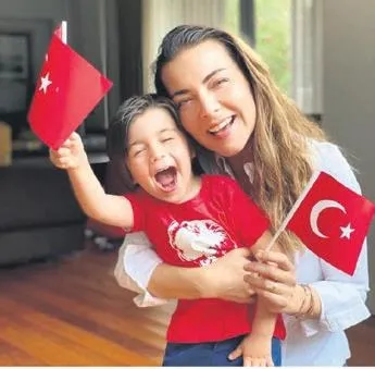 unluler-23-nisan-coskusuna-cocuklariyla-verdikleri-turk-bayrakli-pozlariyla-ortak-oldu-1587679032032.jpeg