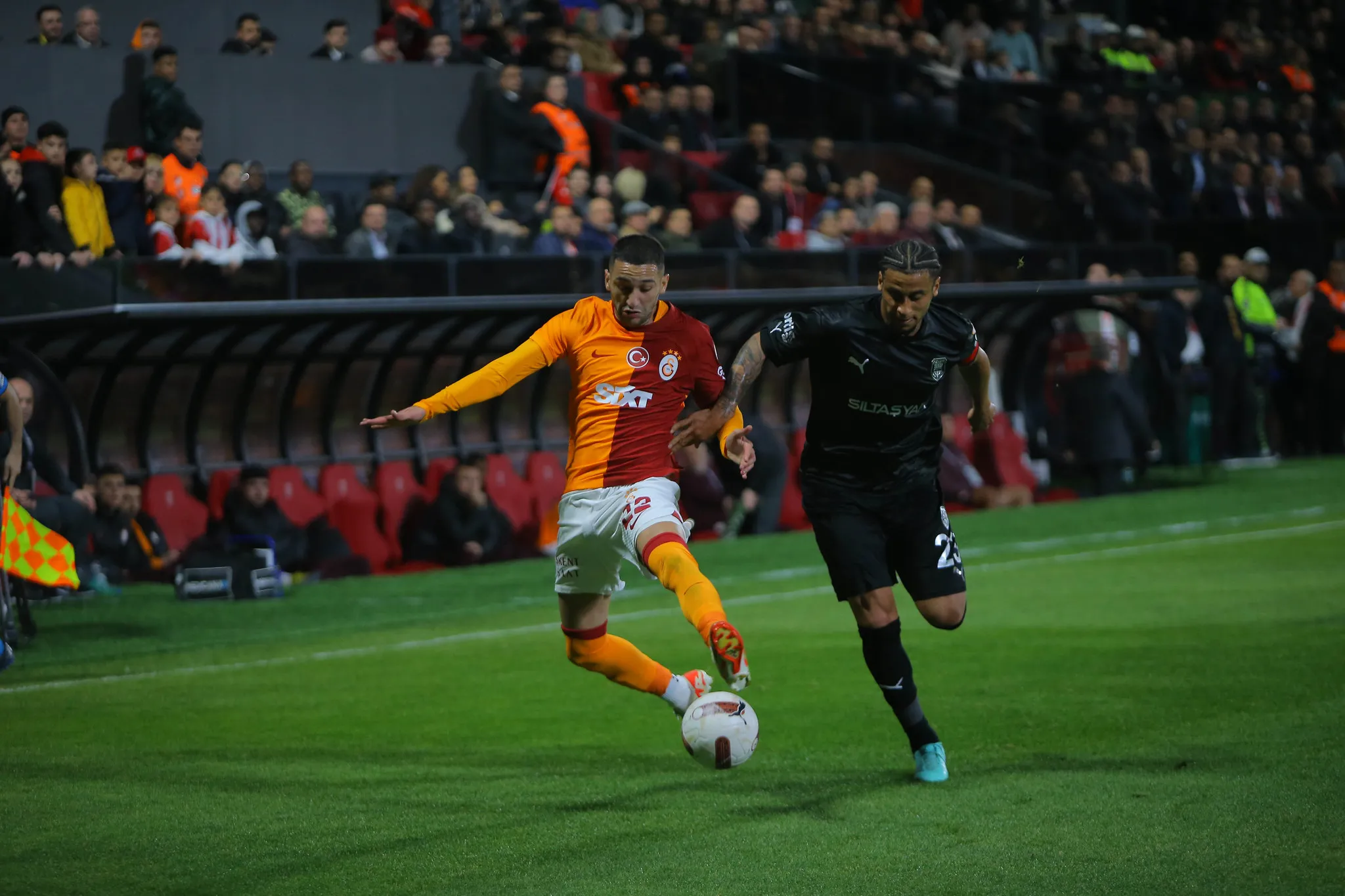 Galatasaray'dan çifte transfer! Bek ve Beek geliyor - 9