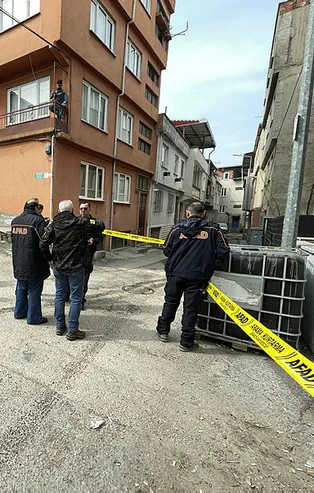 Bursa'da kimyasal madde paniği! Sokağa yayıldı giriş-çıkışlar kapatıldı