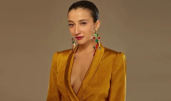 melike-sahin-ortak-karar-diyerek-ozur-diledi-ibbnin-yalanlayan-paylasimina-tepki-yagdi-son-ana-kadar-hazirda-b-1701548391359.jpg Melike Şahin 'ortak karar' diyerek özür diledi! İBB'nin yalanlayan paylaşımına tepki yağdı! "Son ana kadar hazırda bekledim yemin olsun..."-7