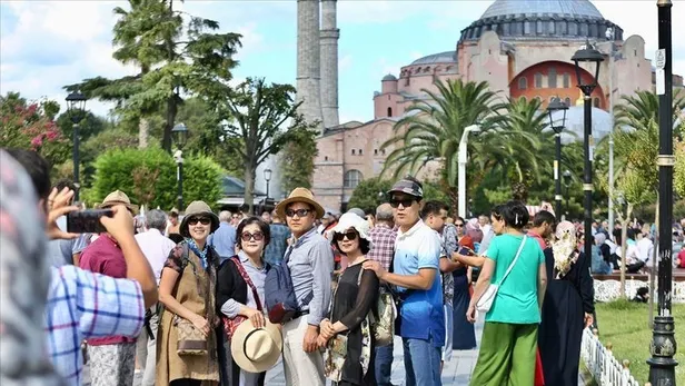 Bakanlık açıkladı: Türkiye'ye gelen yabancı turist sayısı Ocak'ta geçen yıla göre yüzde 151 arttı-1