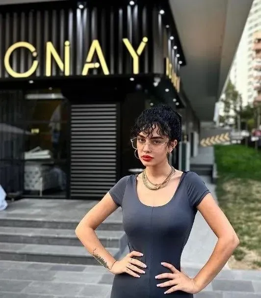 ece-ronayin-guzellik-merkezine-kursun-yagdi-1701626392341.jpeg Ece Ronay'a ikinci şok! Önce galeriye sonra güzellik merkezine kurşun yağdı! İşte merak edilen ilk açıklama...-5