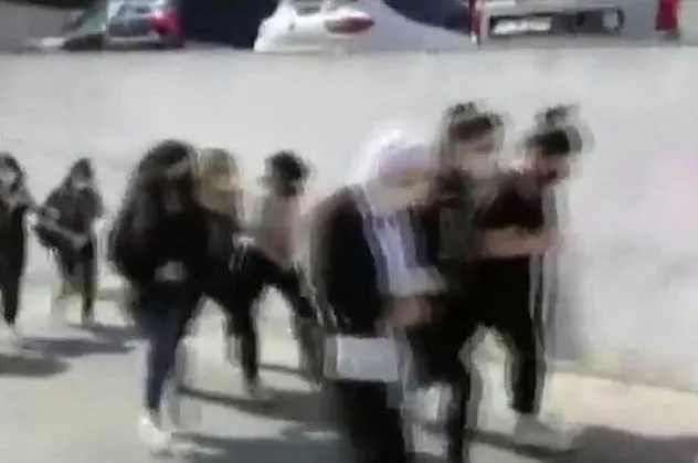 Esenyurt'ta jigololuk vaadiyle dolandırıcılık yapan şüphelilere operasyon