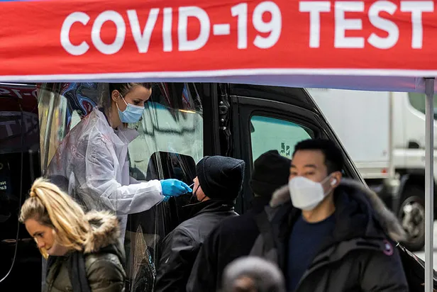 omicron-varyanti-b11529-nedir-belirtileri-neler-yeni-virus-omicron-tehlikeli-mi-olumcul-mu-omicron-turkiyede-hangi-illerde-goruldu-1639298877590.jpg Yeni virüs Omicron tehlikeli mi, ölümcül mü? Omicron Türkiye'de hangi illerde görüldü? Omicron varyantı (B.1.1.529) nedir, belirtileri neler?-4