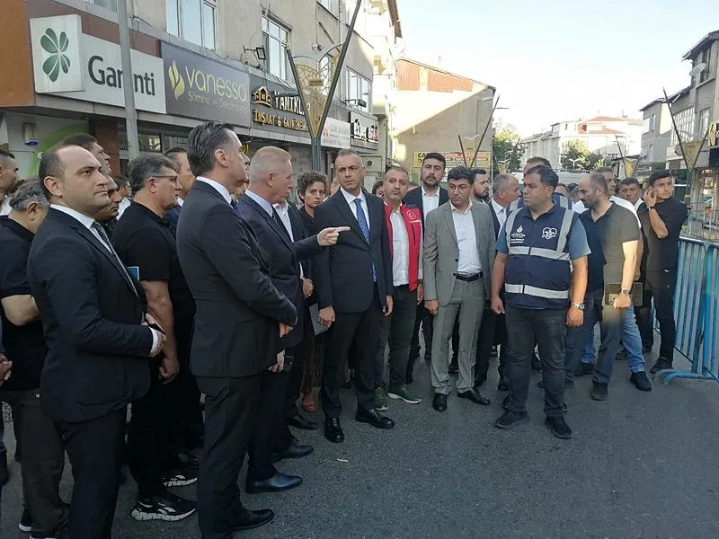 Pendik'te İETT otobüsü berber dükkanına girdi: 6 yaralı | Yıkım çalışmaları başladı! Kaza anı kamerada-8