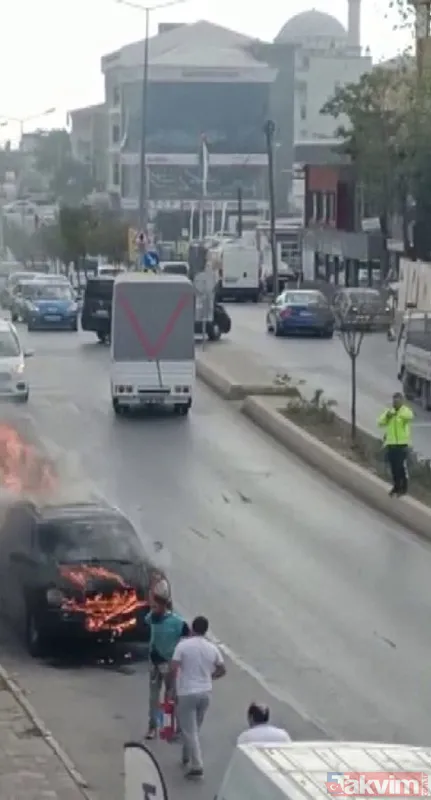 Ümraniye'de dehşet anları! Otomobilini yakıp polise bıçakla saldırdı... Ölü ve yaralılar var - 11