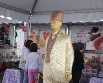 İzmir’de pastadan Atatürk heykeli yapıldı