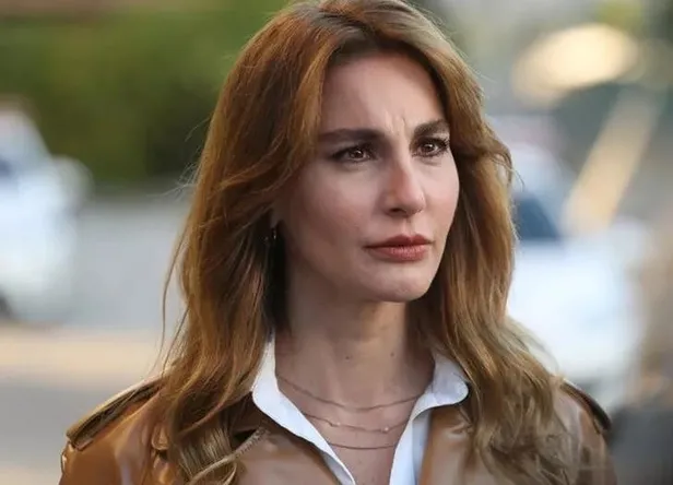 ece-sukan-ile-cagatay-ulusoy-askinda-soke-eden-olay-bensu-soral-ve-riza-kocaoglu-1682383453120.jpeg Ece Sükan ile Çağatay Ulusoy aşkında şoke eden olay! Bensu Soral ve Rıza Kocaoğlu...-5