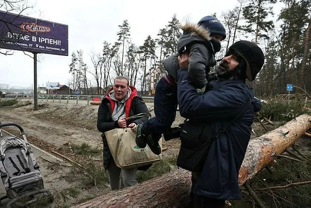 son-dakika-kievde-bulunan-turk-gazeteciler-bolgeden-tahliye-ediliyor-1646665343631.jpeg SON DAKİKA! Kiev'de bulunan Türk gazeteciler bölgeden tahliye ediliyor-2