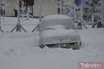 Uludağ’da kar yağışı iki gündür devam ediyor! Otomobiller kayboldu