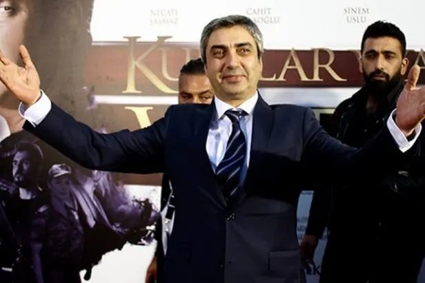 ocak-sonunu-bekleyen-kurtlar-vadisi-izleyicisine-soguk-dus-once-baslayacagini-soylemislerdi-simdi-de-1682489747261.jpg Diziyi hasretle bekleyen Kurtlar Vadisi izleyicisi şoku bizzat yaşadı! Önce başlayacağını söylemişlerdi şimdi de…-2