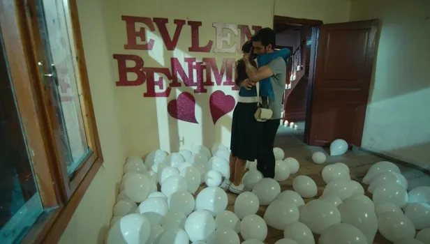 Canevim 4. bölümde Ömer'in telefonuna gelen mesaj herkesi şaşırtıyor