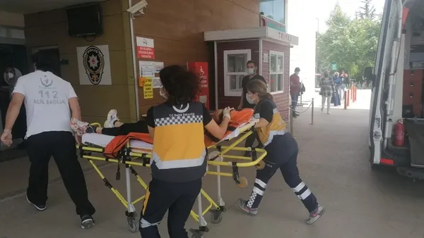 bosanma-asamasinda-oldugu-esini-calistigi-lisenin-icinde-bogazindan-ve-karnindan-bicaklayarak-katletti-1623945929634.jpg Boşanma aşamasında olduğu eşini çalıştığı lisenin içinde boğazından ve karnından bıçaklayarak katletti-5