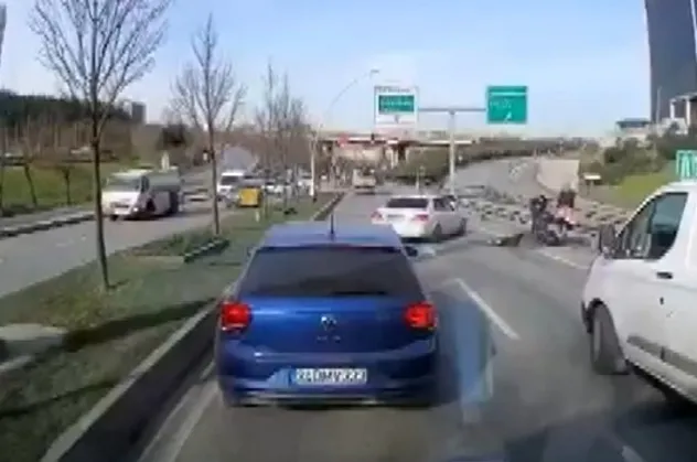 Karşıya geçmek isterken hayatının şokunu yaşadı! O anlar kamerada...
