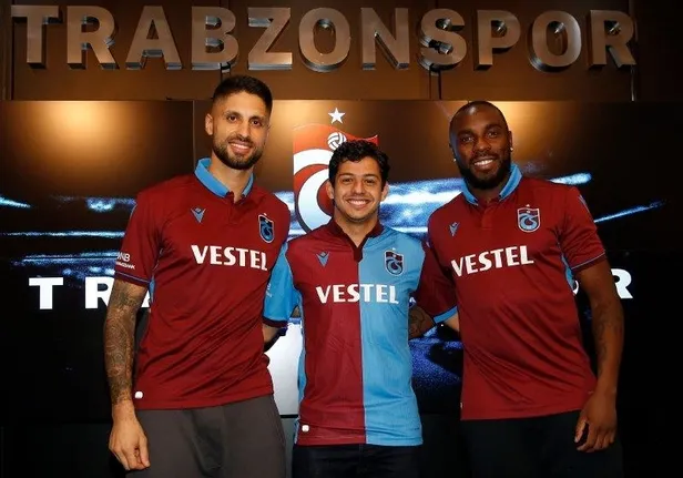 trabzonspor-guilherme-da-costa-ve-manoel-icin-imza-toreni-duzenledi-1580496395845.jpeg