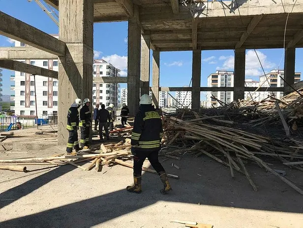 Son dakika: Diyarbakır'da inşaatta iskelenin çökmesi sonucu 1'i ağır 6 işçi yaralandı-4