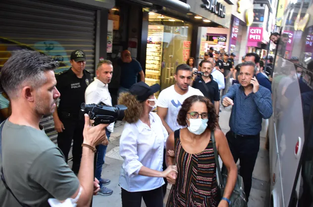 İzmir'de terörist anmasına 20 gözaltı