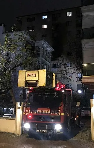 Son dakika: Kadıköy'de 8 katlı binada yangın paniği
