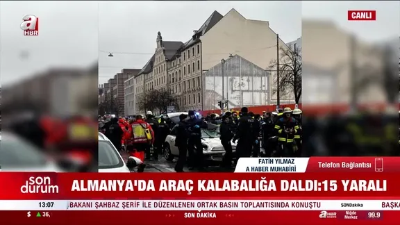 Almanya'da araç kalabalığa daldı: 15 yaralı