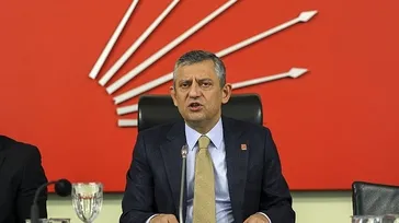 CHP’de adaylık kavgası! Ofis hesaplaşmanın vitrini oldu: Özel her yere kendi adını yazdırdı