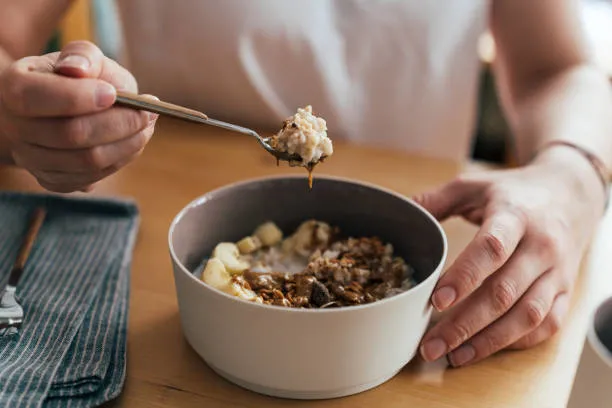 tukettiginiz-besine-2-kasik-katmaniz-yeterli-1-avuc-bile-kalp-krizini-engelliyor-damarlari-acan-kani-temizleye-1693425937474.jpg 1 avuç bile kalp krizini engelliyor! Damarları açan, kanı temizleyen mucize! Tükettiğiniz besine 2 kaşık katmanız yeterli!-10