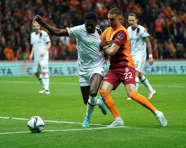 aslan-gumruku-gecti-galatasaray-2-0-fatih-karagumruk-mac-sonucu-ozet-1648929971317.jpeg
