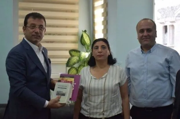 İmamoğlu ayağına gitmişti! Elebaşı Öcalan'ın avukatı HDP'li Cengiz Çiçek'ten PKK kanalında Türkiye'yi hedef alan rezil sözler