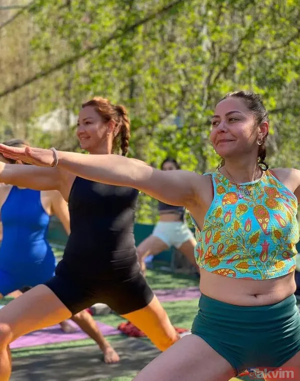 Gençlik iksirini bulan Pınar Altuğ mini şortuyla 'benim' diyene meydan okudu! Yogaya merak salan Pınar Altuğ her geçen gün... - 6