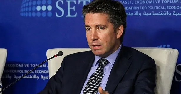 Türkiye'nin yeni Paris Büyükelçisi Onaner, Fransa Cumhurbaşkanı Emmanuel Macron'a güven mektubunu sundu