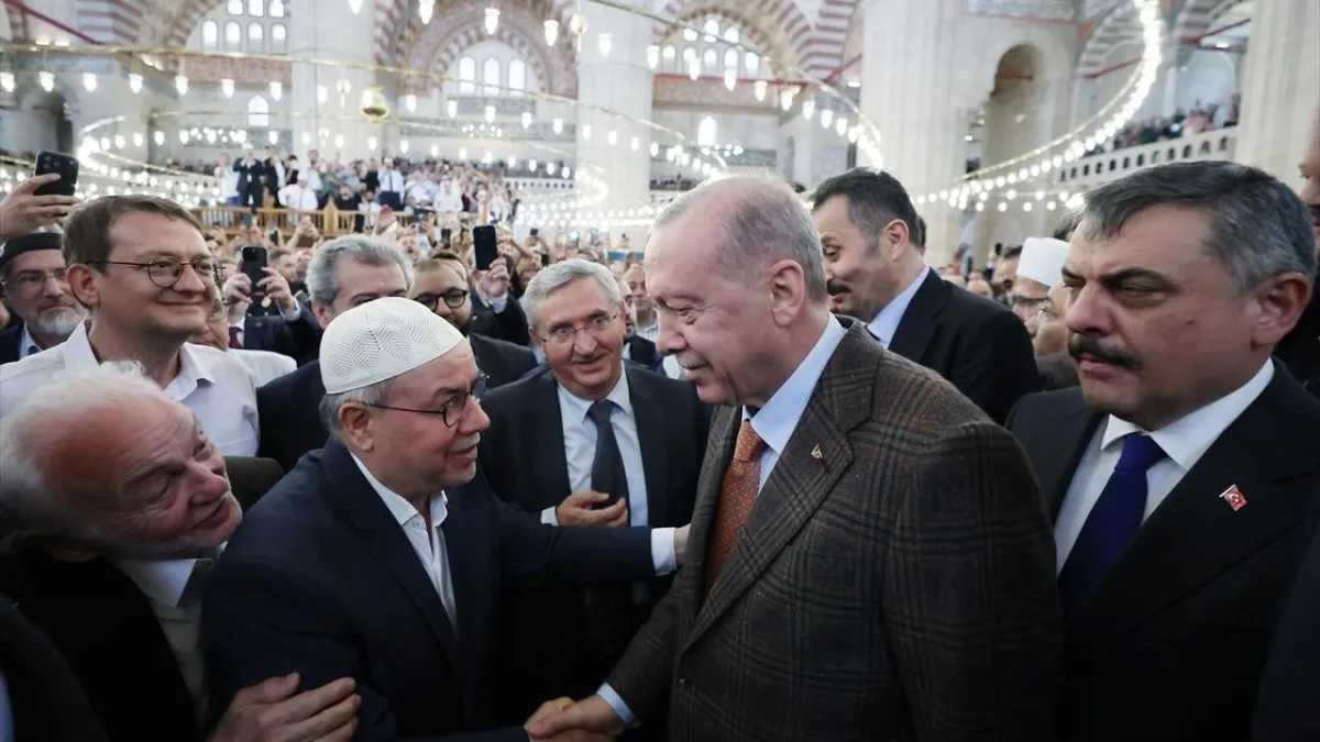 baskan-erdogandan-selimiyede-kuran-tilaveti-1781288191923.jpeg Başkan Erdoğan’dan Selimiye’de Kur’an tilaveti-2