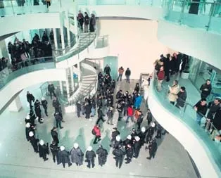 Yeni yönetim Zaman’ı