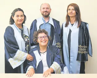 Ebru engelleri aştı! Hedefi akademisyen olmak