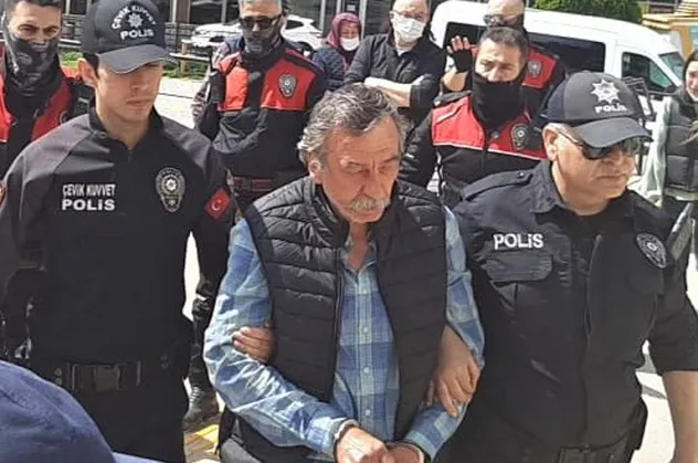 Balıkesir Edremit'te oğlunu satırla öldüren baba tutuklandı