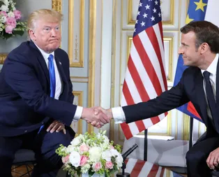 Trump - Macron zirvesine damga vuran görüntü! Elini öyle bir sıktı ki...