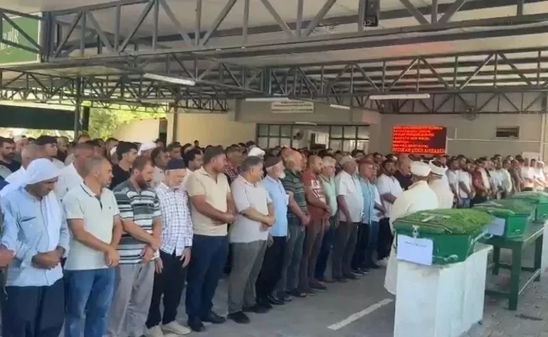 dalga-faciasi-1785191244770.jpeg Mersin'de denize giren aile dalgalara kapıldı: 4 kişi hayatını kaybetti-3