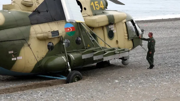 giresun-tirebolu-sahiline-1-gun-arayla-2-kez-acil-inis-yapan-azerbaycan-hava-kuvvetlerine-ait-mi-17-tipi-helikopter-icin-parca-ve-muhendis-bekleniyor-1621689348529.jpg Giresun Tirebolu sahiline 1 gün arayla 2 kez acil iniş yapan Azerbaycan Hava Kuvvetleri'ne ait Mİ-17 tipi helikopter için parça ve mühendis bekleniyor-8