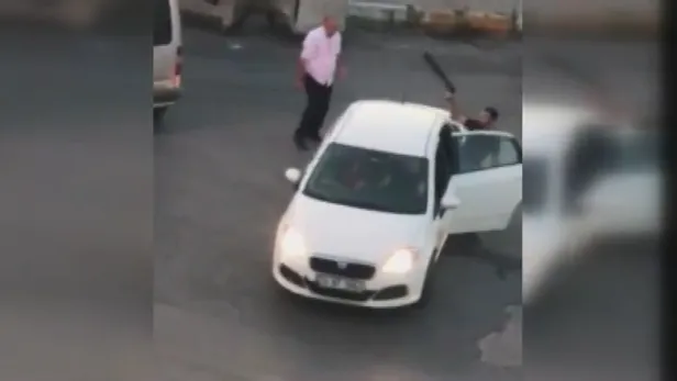 Beylikdüzü'nde pompalı tüfekli, bıçaklı kavga kamerada-3
