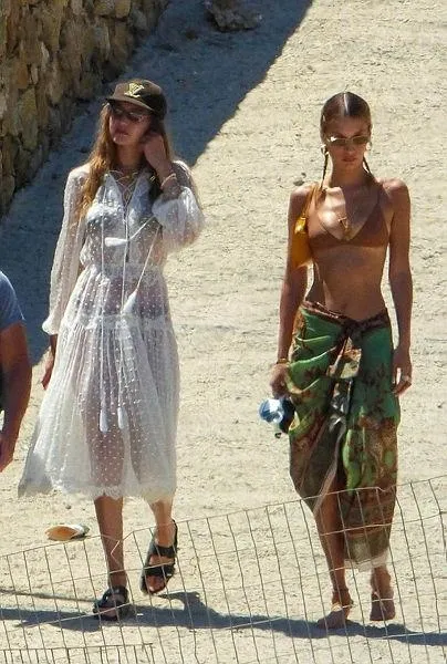 "Gigi'nin ismi Nur, Bella'nın ismi de Hayriye..." Baba Mohamed Hadid Sultanahmet Camii'nde-8