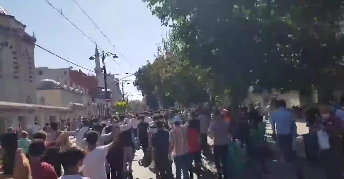 İstanbul'da tarihi gün! Ayasofya'ya giden vatandaşlar Hz. Muhammed'in Mekke'ye girerken okuduğu tekbiri okudu