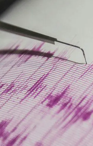 Endonezya’'da 7,7 büyüklüğünde deprem